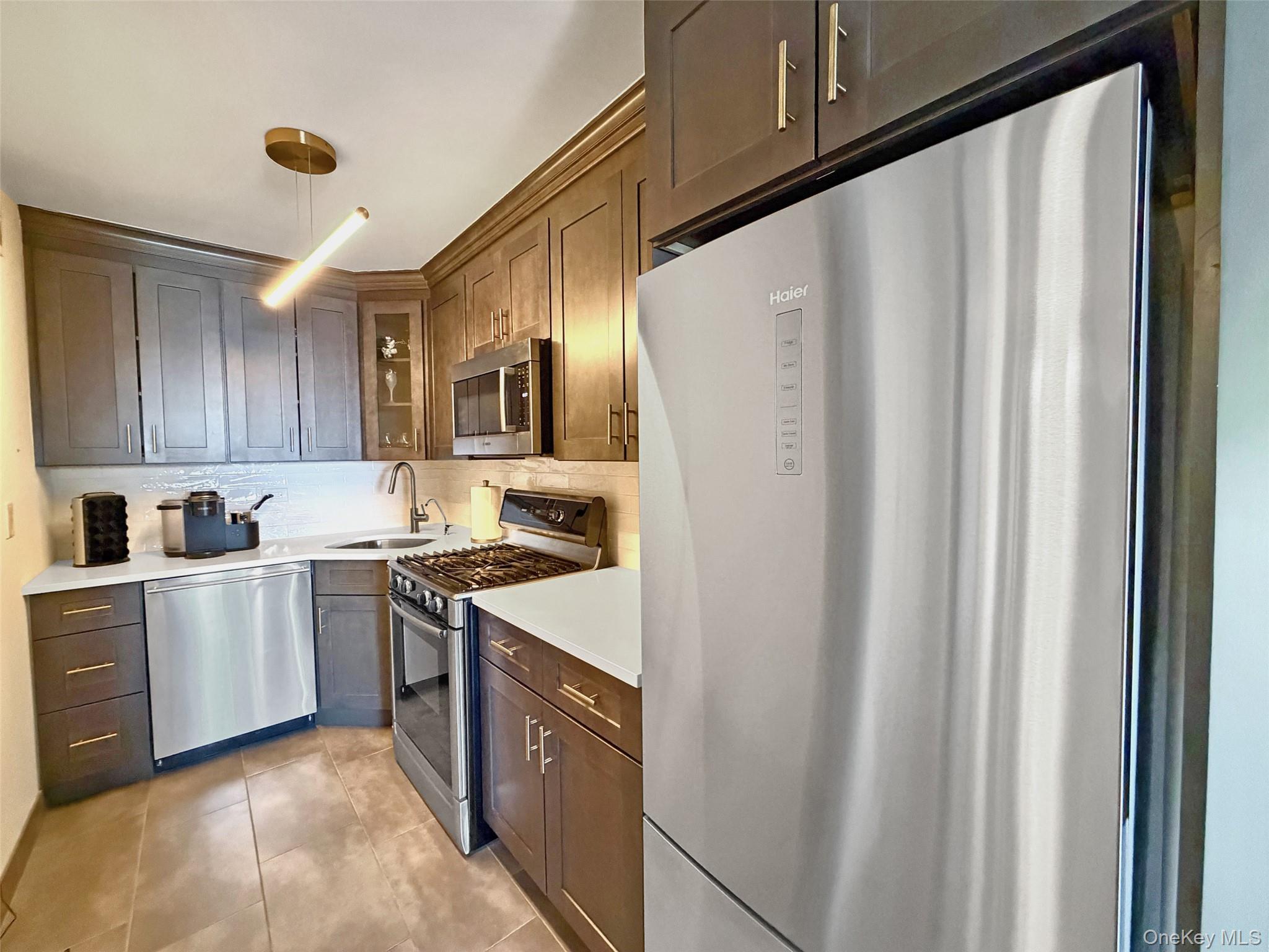 #5 photo, 61-20 Grand Central Parkway, Forest Hills , NY 11375