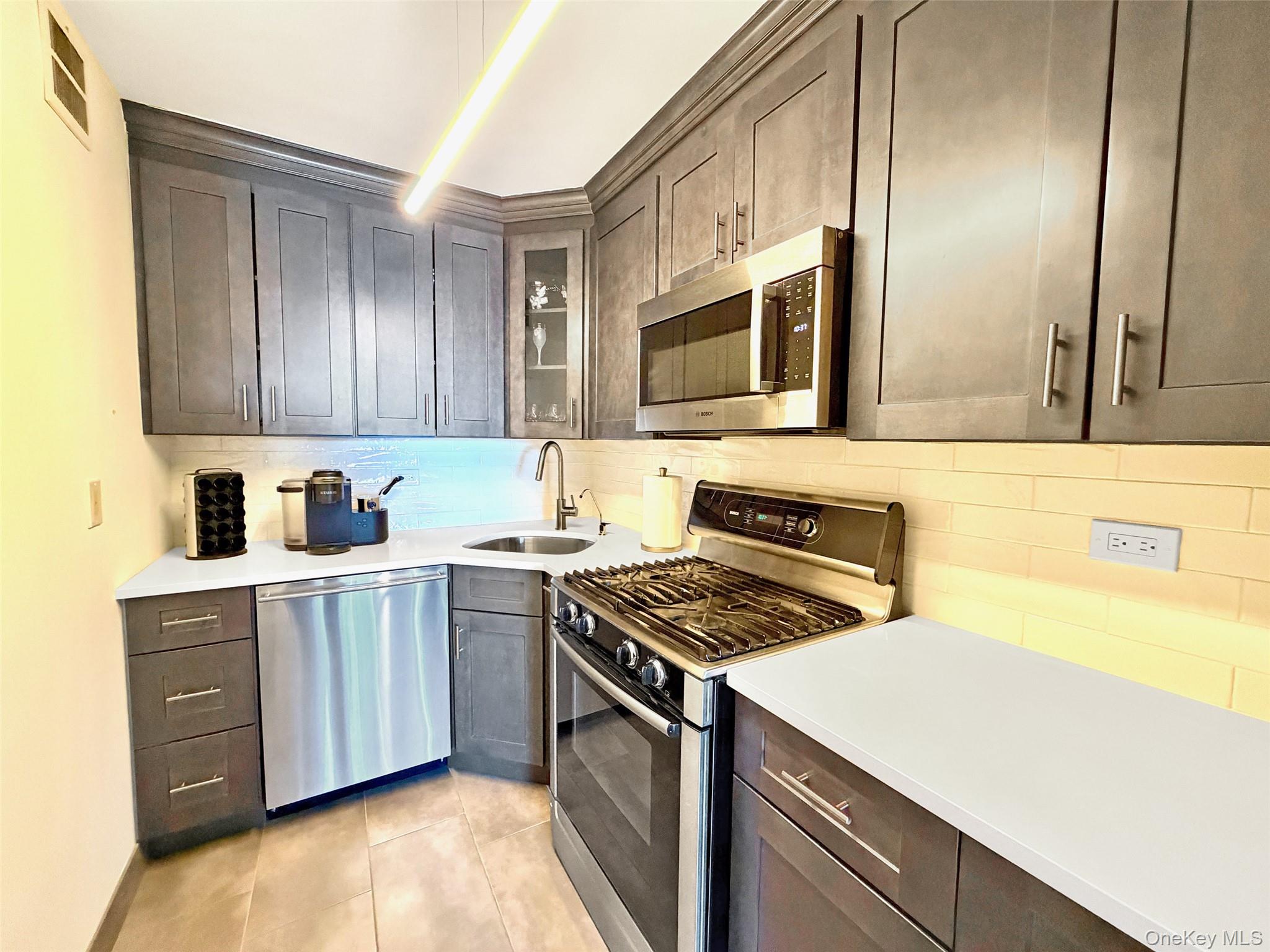 #6 photo, 61-20 Grand Central Parkway, Forest Hills , NY 11375