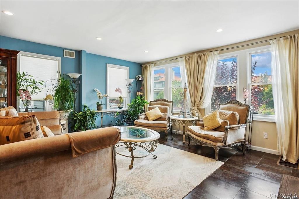 #10 photo, 225 E Walnut Street, ناسو Long Beach , NY 11561