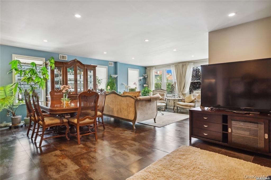 #11 photo, 225 E Walnut Street, ناسو Long Beach , NY 11561