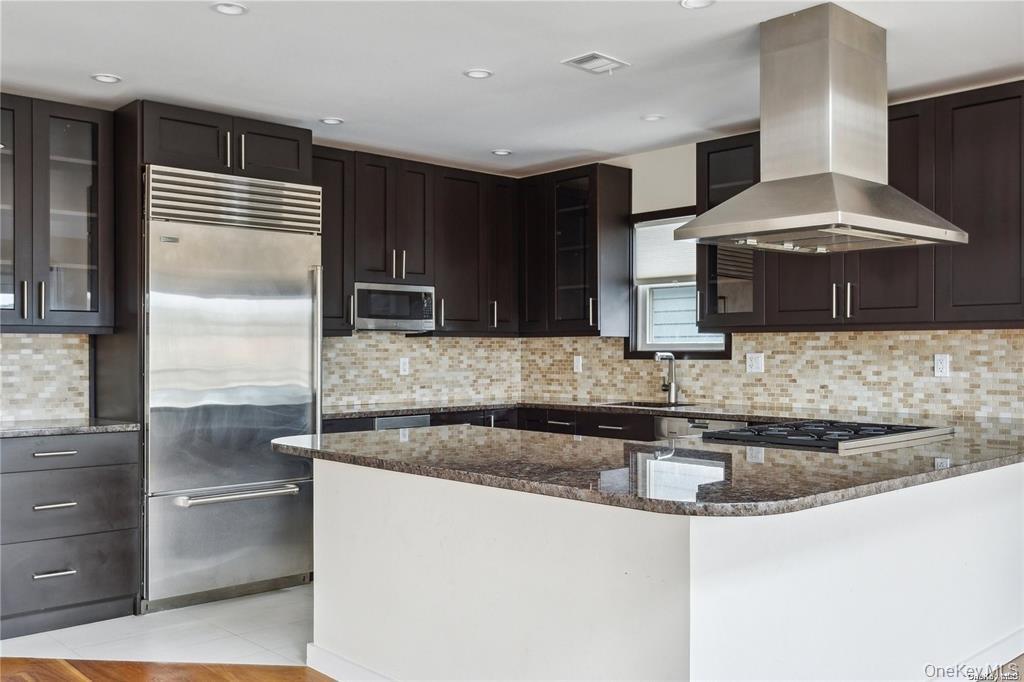 #3 photo, 225 E Walnut Street, ناسو Long Beach , NY 11561