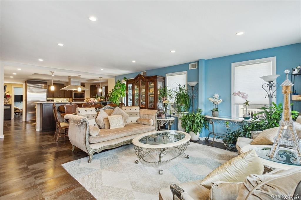 #8 photo, 225 E Walnut Street, ناسو Long Beach , NY 11561