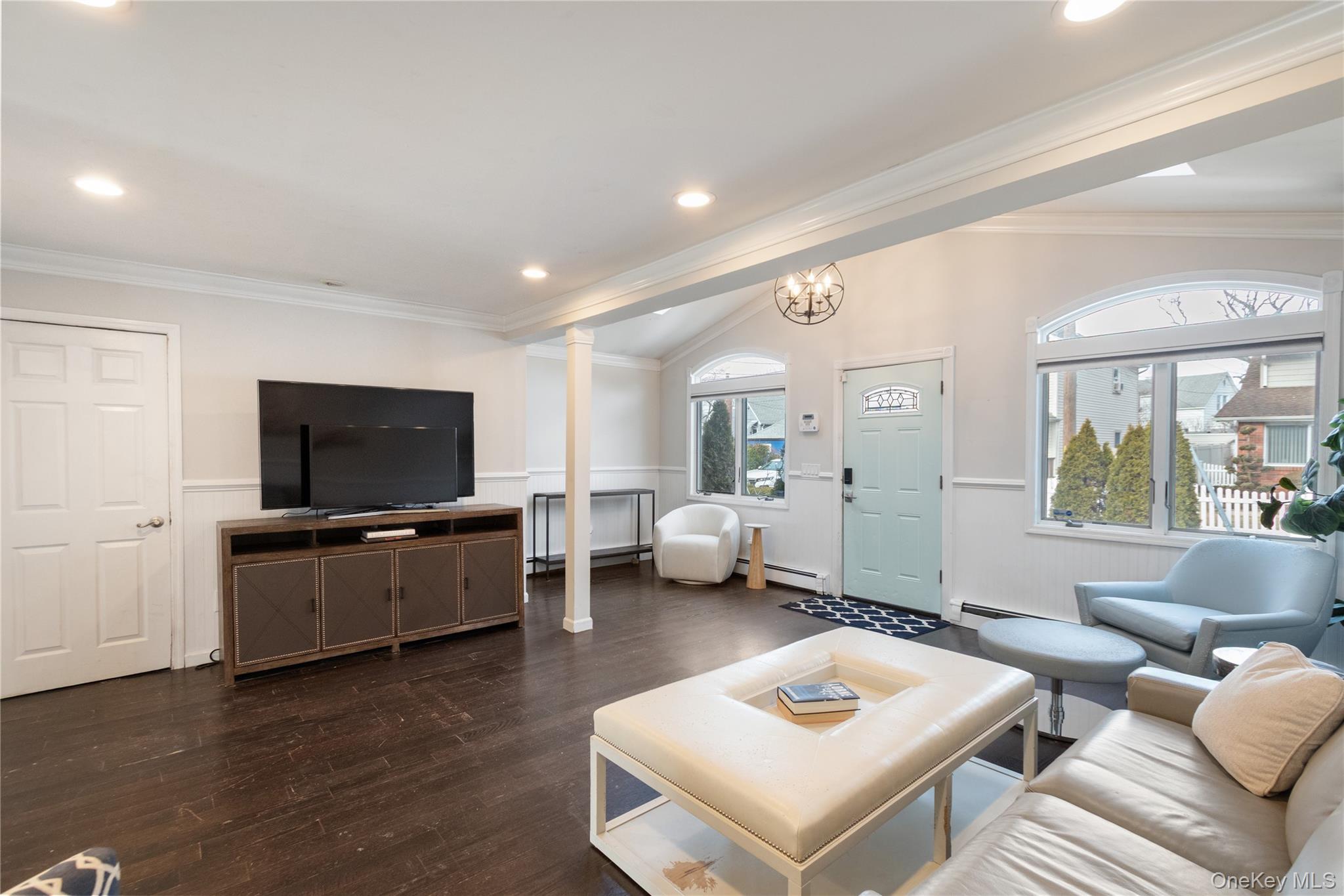 #4 photo, 6 Charles Place, Bayville , NY 11709