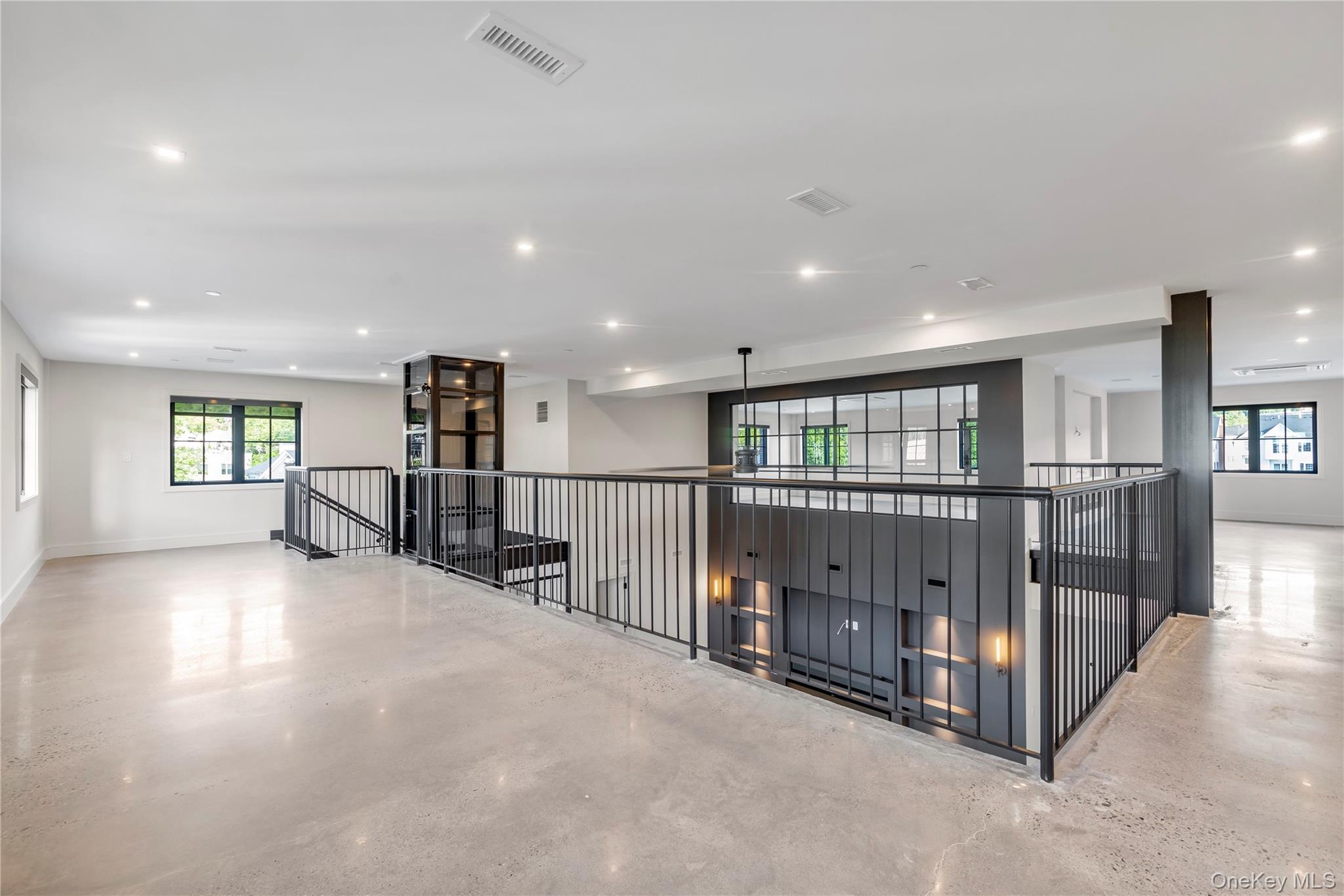 #15 photo, 12 Roosevelt Avenue, ناسو Roslyn , NY 11576