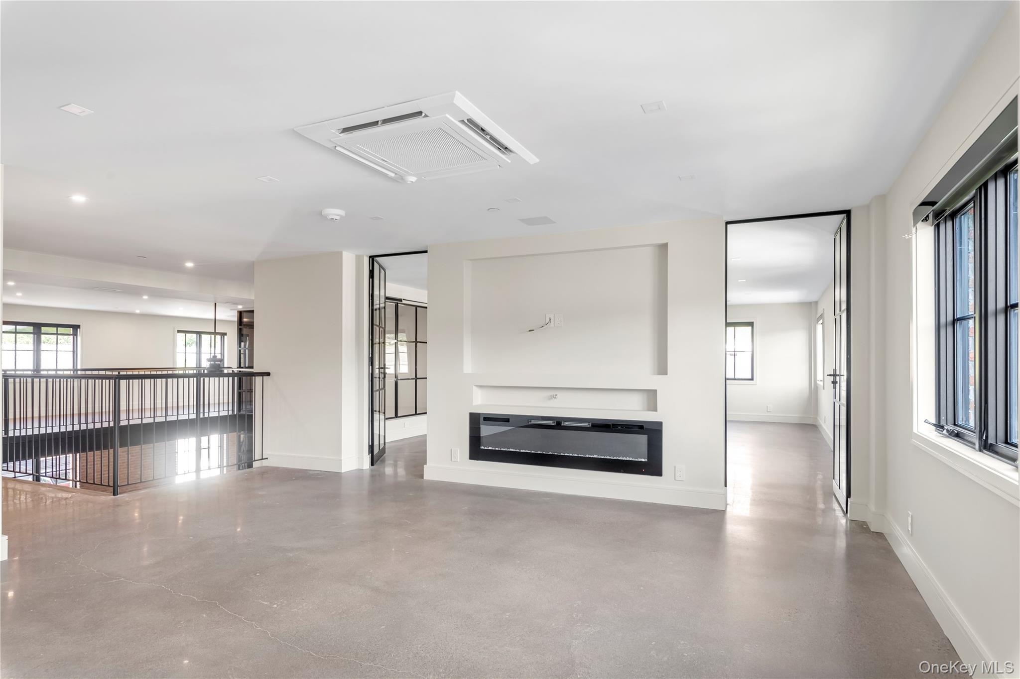 #17 photo, 12 Roosevelt Avenue, ناسو Roslyn , NY 11576