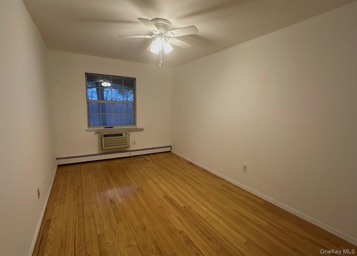 #8 photo, 205-32 BRIAN Crescent, كوينز Bayside , NY 11360