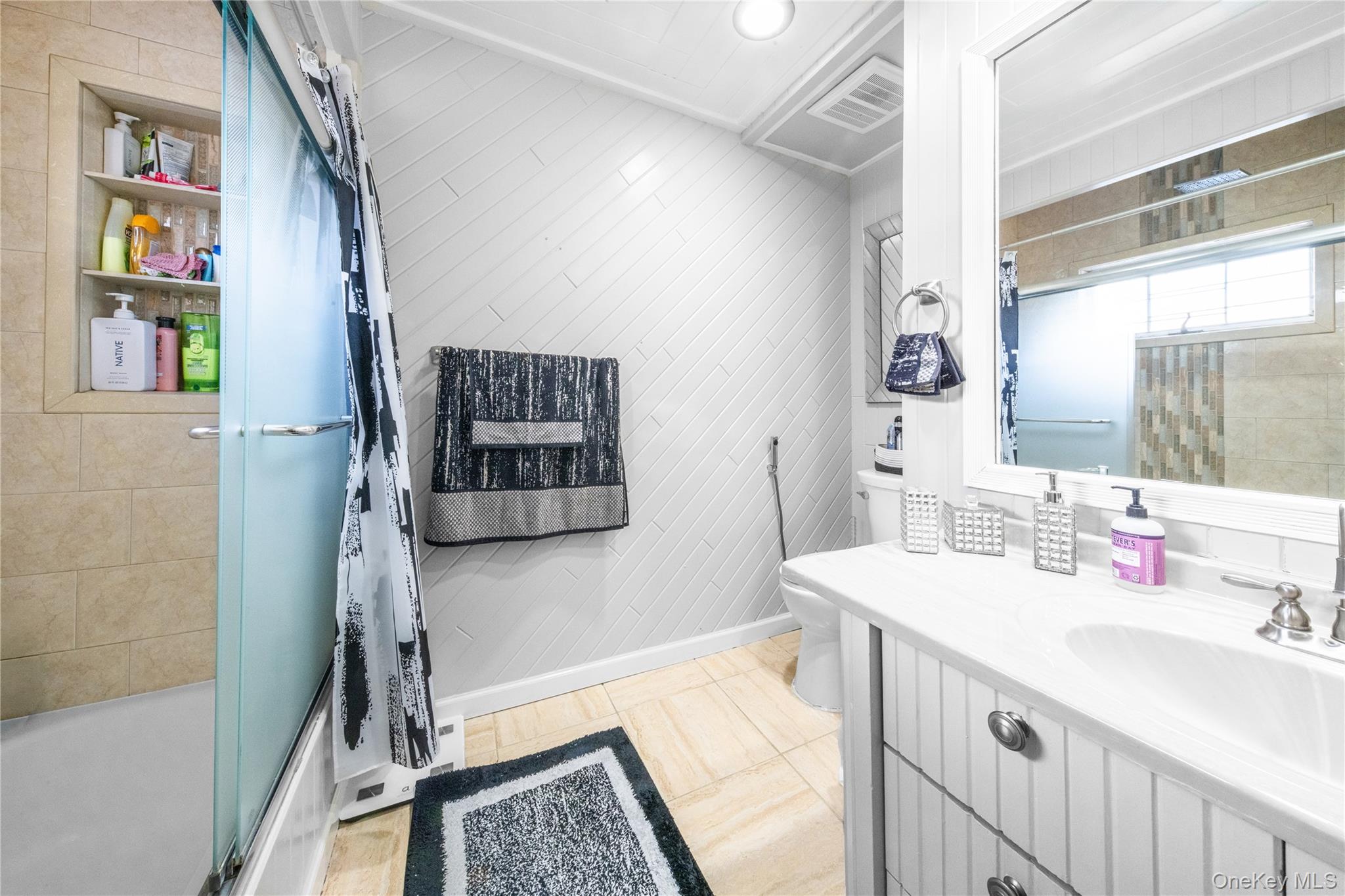 #20 photo, 16602 76th Avenue, Fresh Meadows , NY 11366