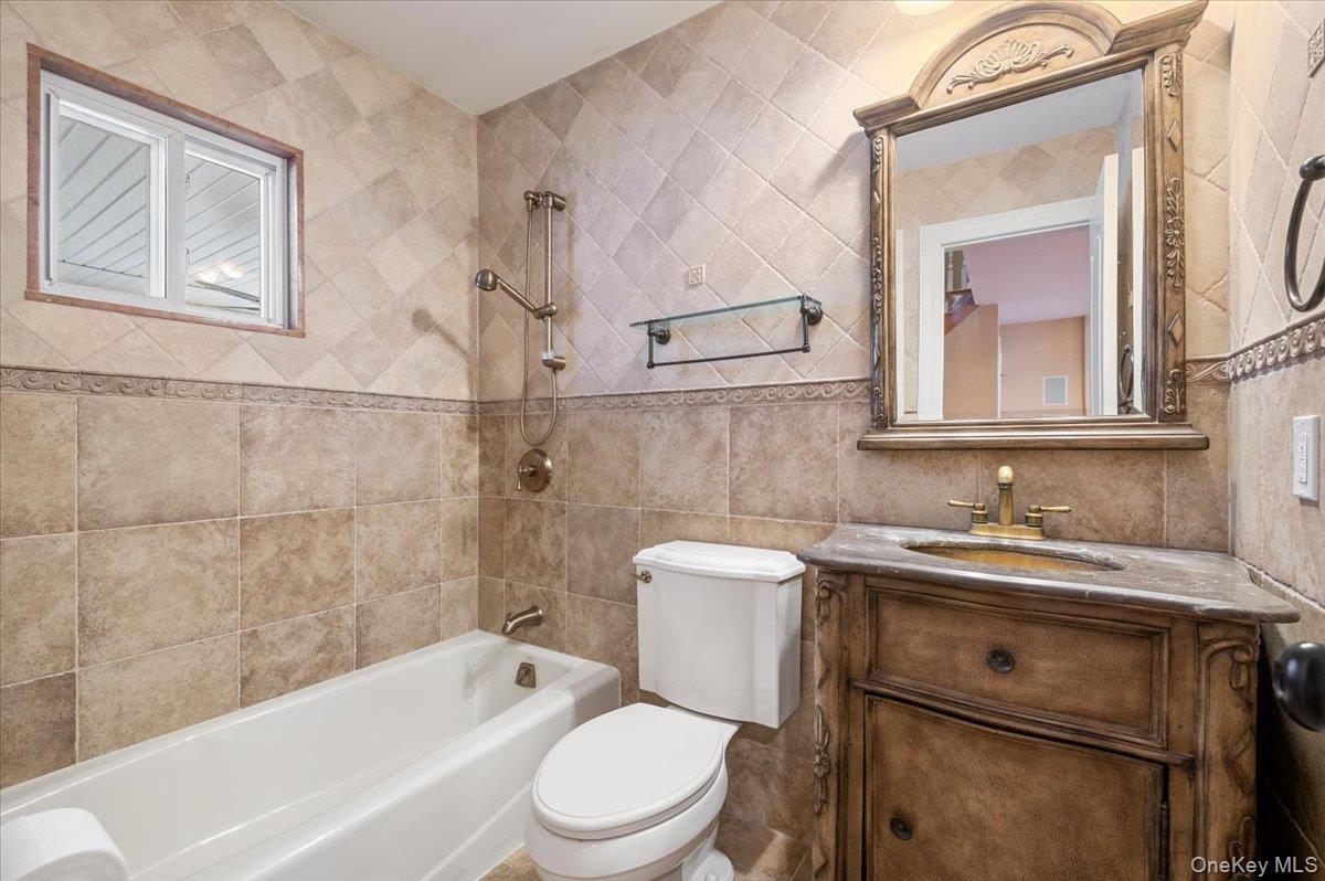 #14 photo, 234 S Pershing Avenue, ناسو Bethpage , NY 11714