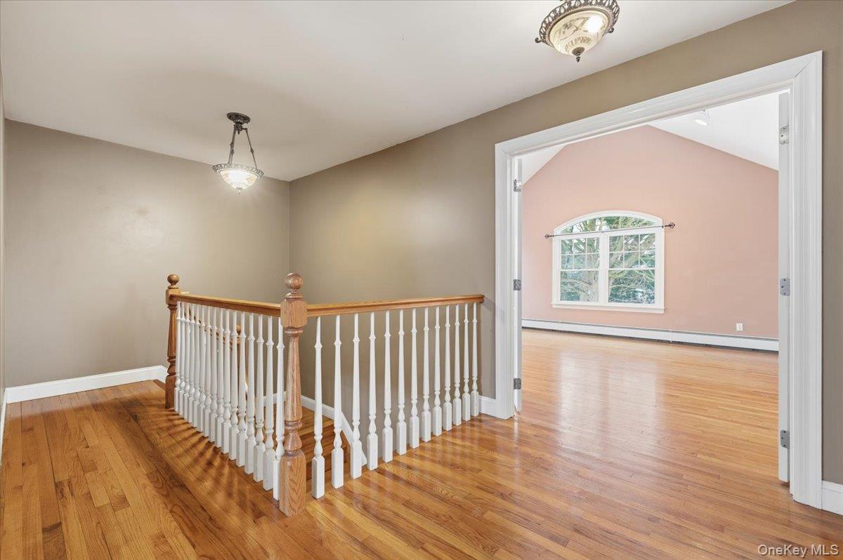 #18 photo, 234 S Pershing Avenue, ناسو Bethpage , NY 11714