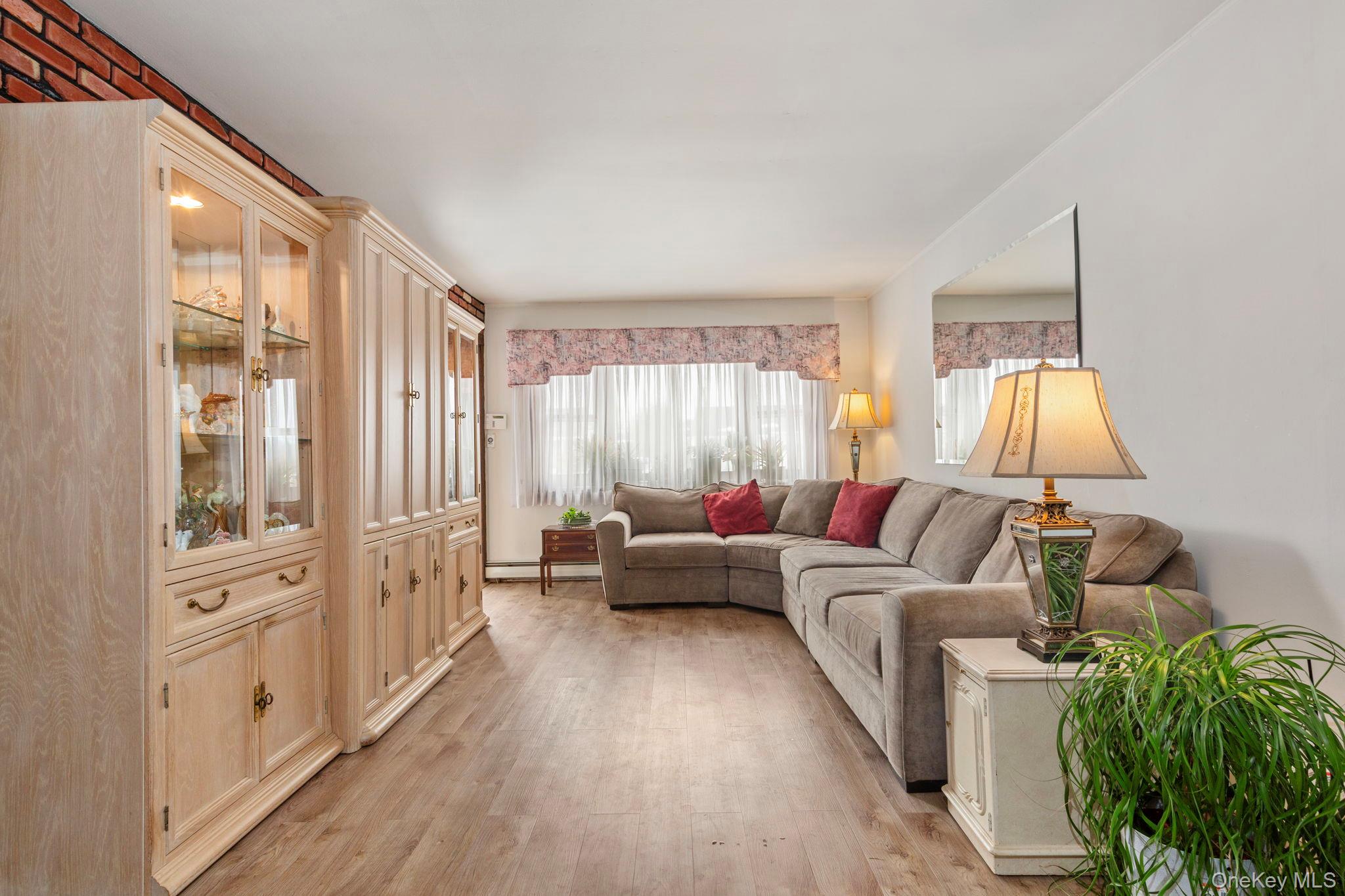 #2 photo, 738 Sprague Avenue, ناسو Franklin Square , NY 11010