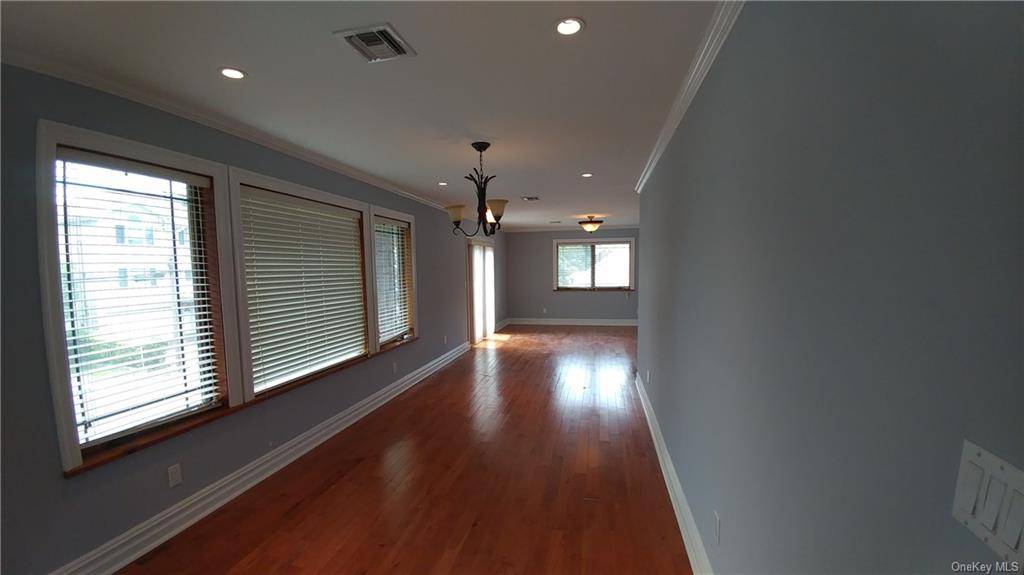 #2 photo, 113 Maple Place, #2nd Floor, Yonkers , NY 10704