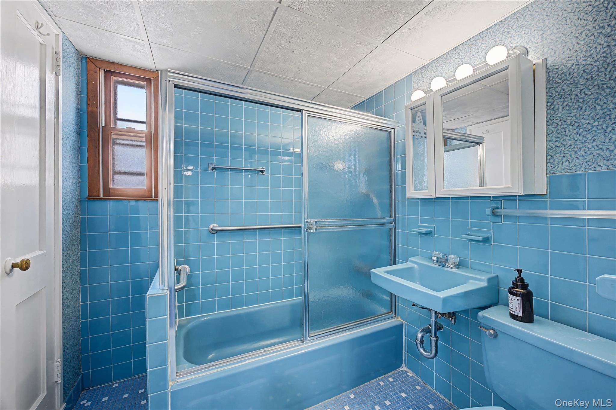 #18 photo, 26 Pinetree Lane, Roslyn Heights , NY 11577