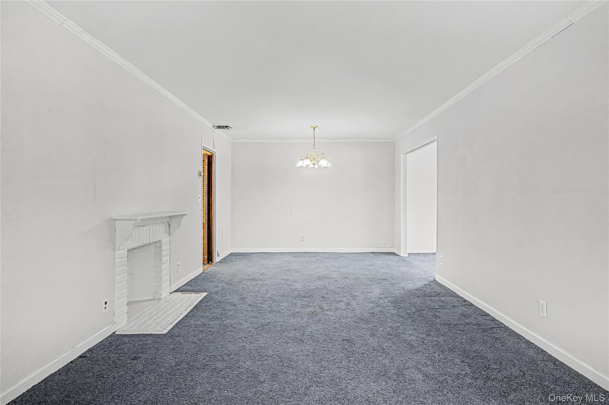 #7 photo, 26 Pinetree Lane, Roslyn Heights , NY 11577