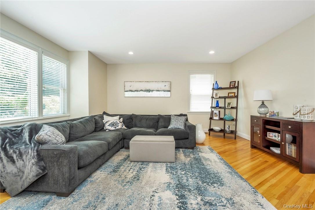 #7 photo, 696 Ridgeway, 뉴욕주 White Plains , NY 10605