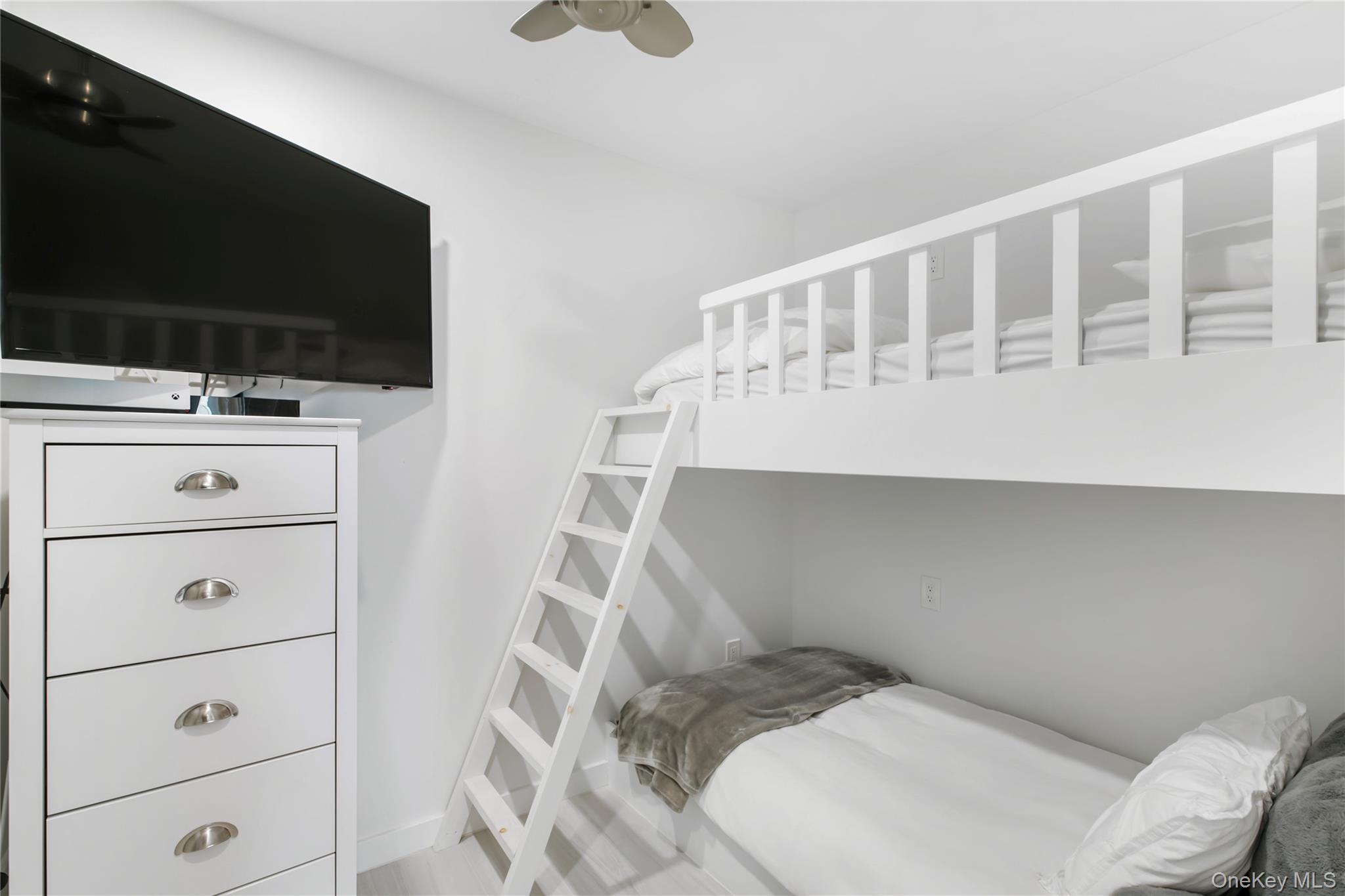 #12 photo, 260 Dune, سوفولك Westhampton Beach , NY 11978