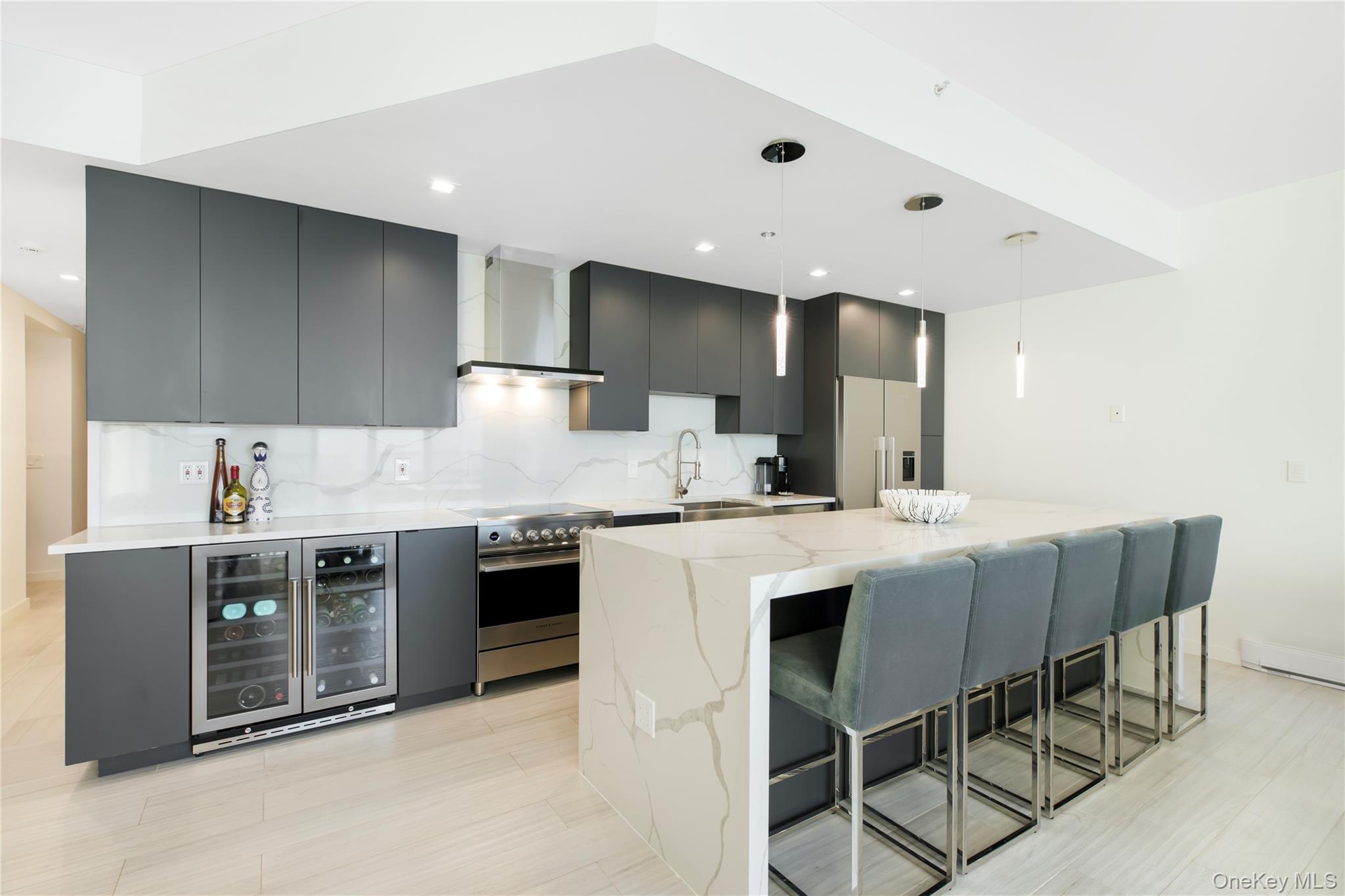 #6 photo, 260 Dune, سوفولك Westhampton Beach , NY 11978