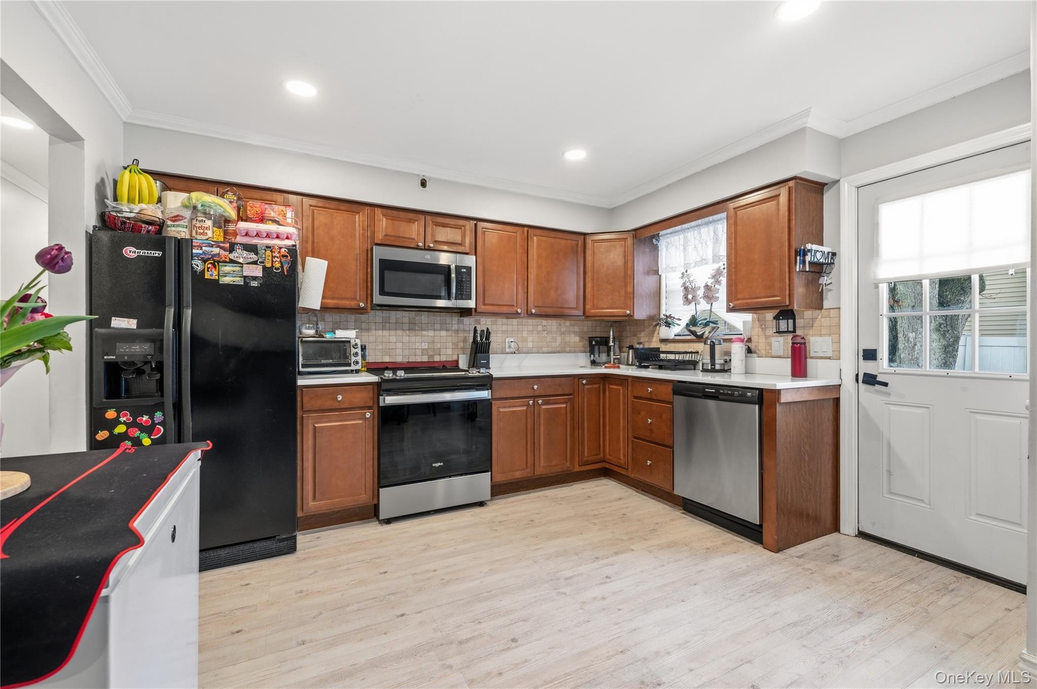 #8 photo, 758 Stewart Avenue, Bethpage , NY 11714