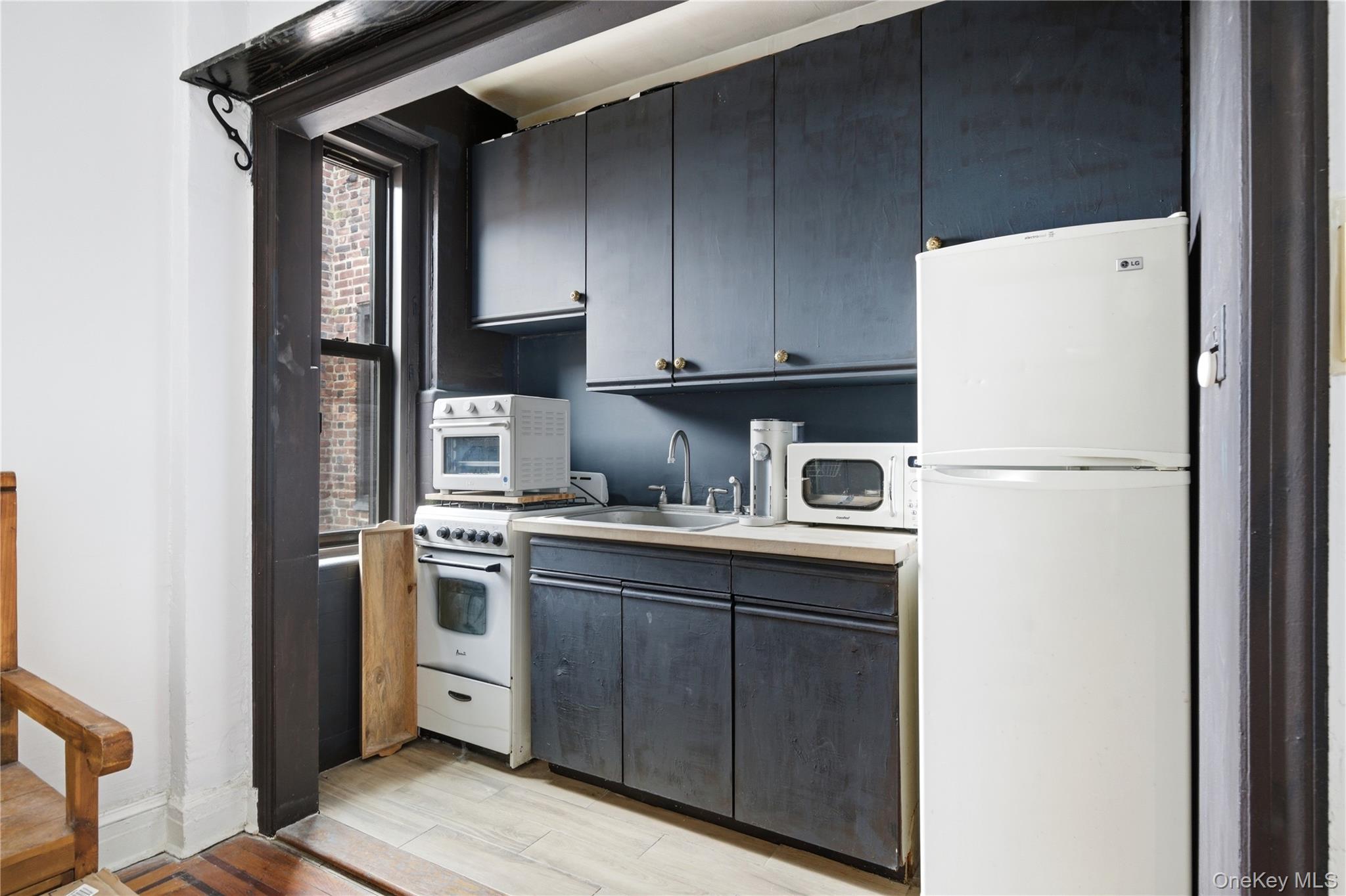 #7 photo, 141 Woodmere Blvd, Woodmere , NY 11598