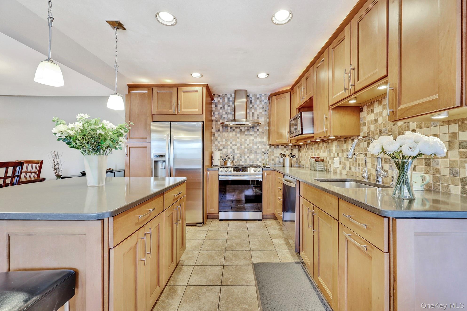 #11 photo, 15 Lafayette Drive, ناسو Woodmere , NY 11598