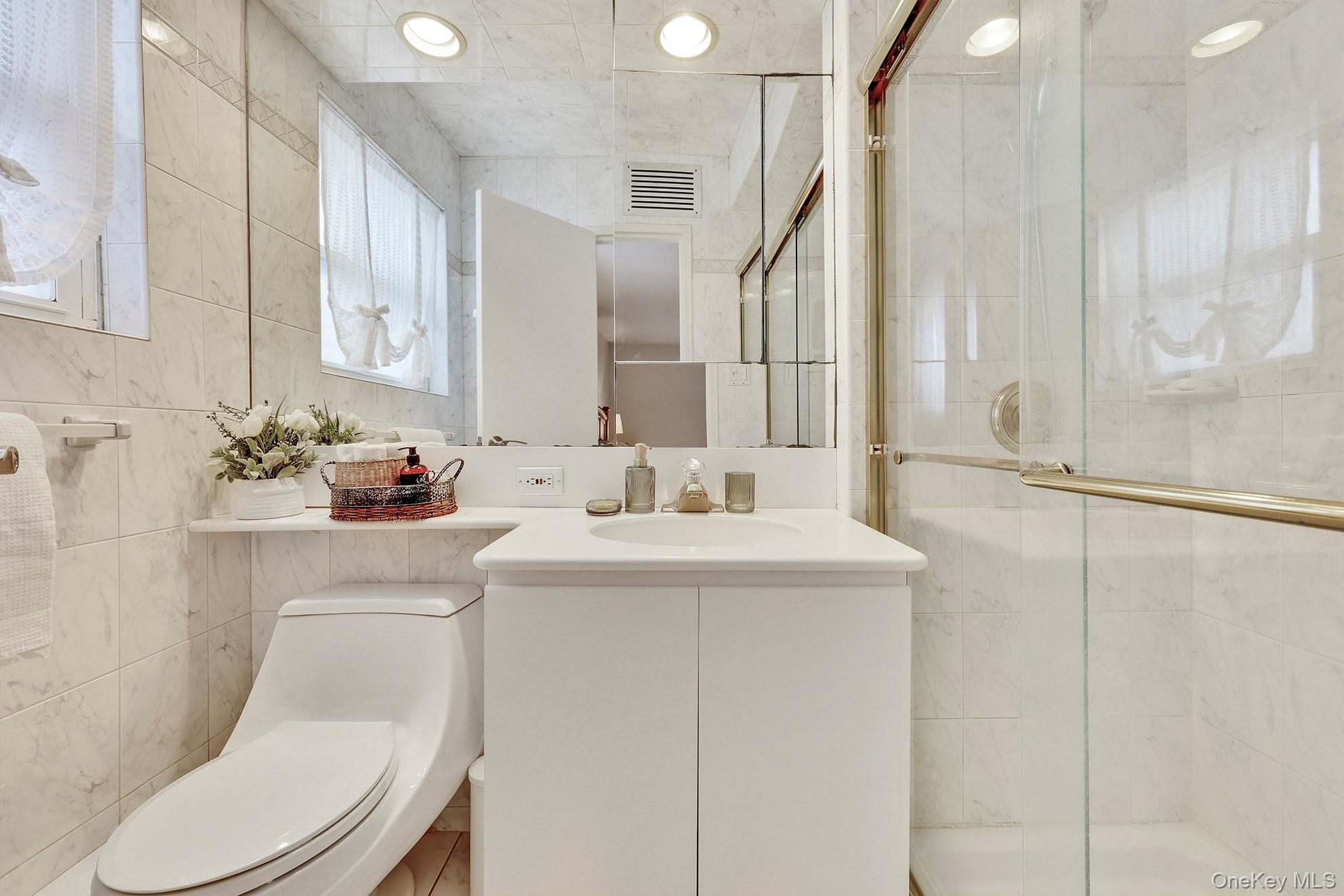 #15 photo, 15 Lafayette Drive, ناسو Woodmere , NY 11598