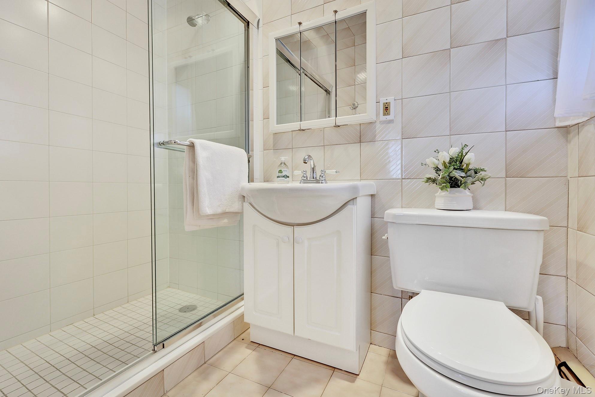 #6 photo, 15 Lafayette Drive, ناسو Woodmere , NY 11598