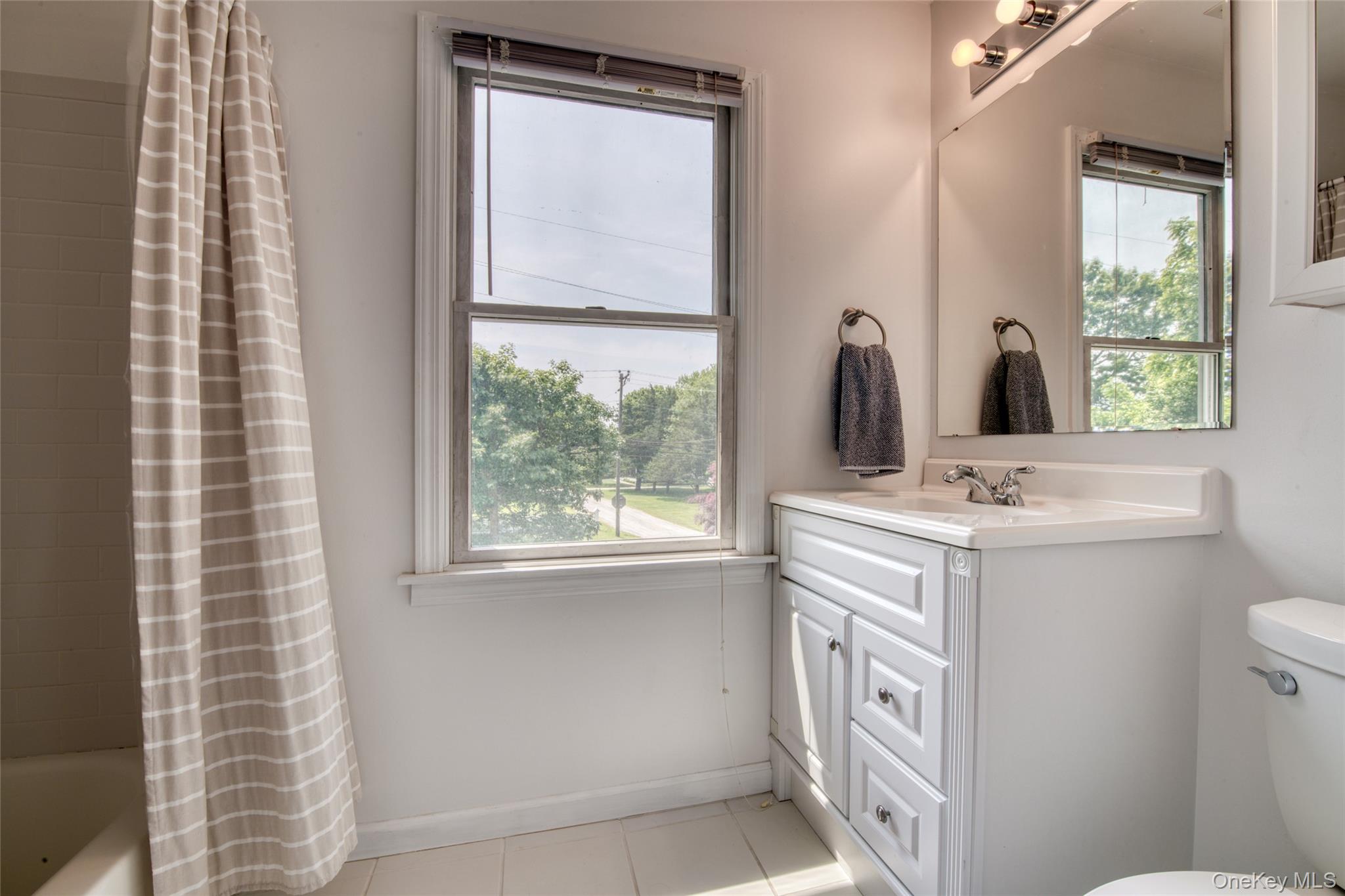 #12 photo, 39595 Main Road, سوفولك Orient , NY 11957