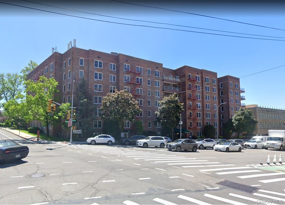 #1 photo, 241-20 Northern Boulevard, كوينز Douglaston , NY 11362