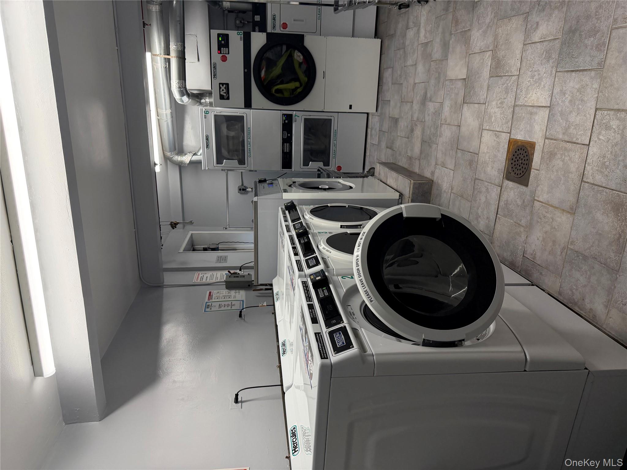 #13 photo, 241-20 Northern Boulevard, Douglaston , NY 11362