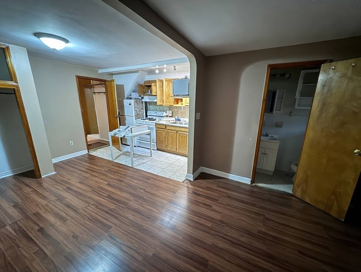 #8 photo, 1922 19 Lane, Bath Beach , NY 11214