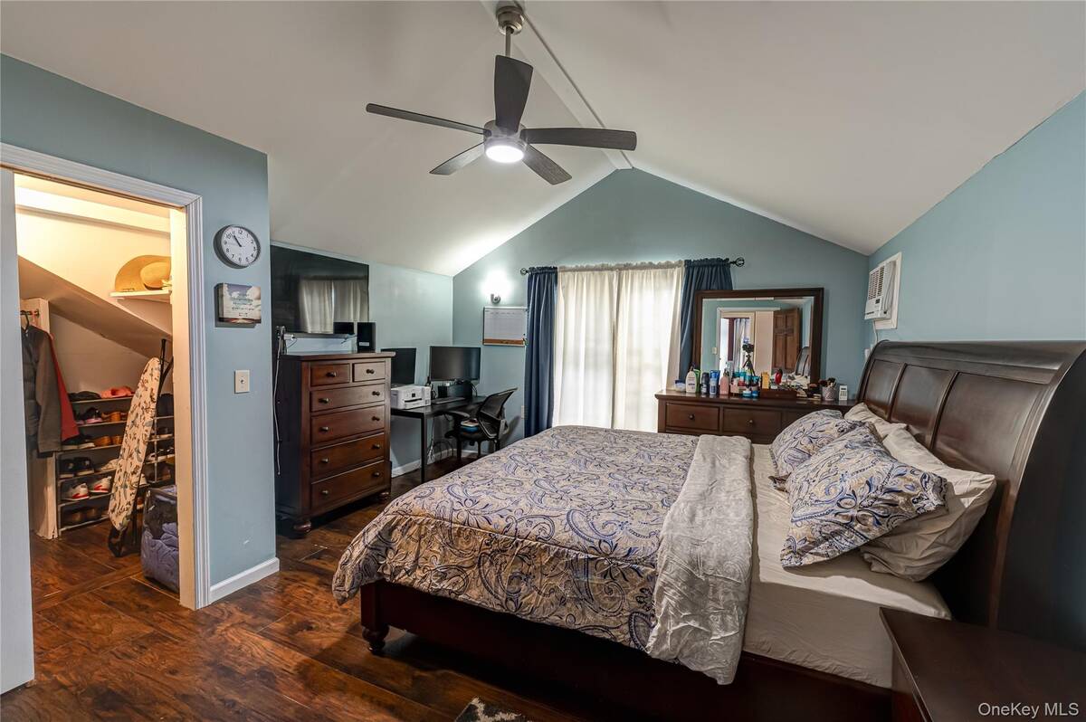 #13 photo, 4 Morgan Avenue, سوفولك Port Jefferson Station , NY 11776