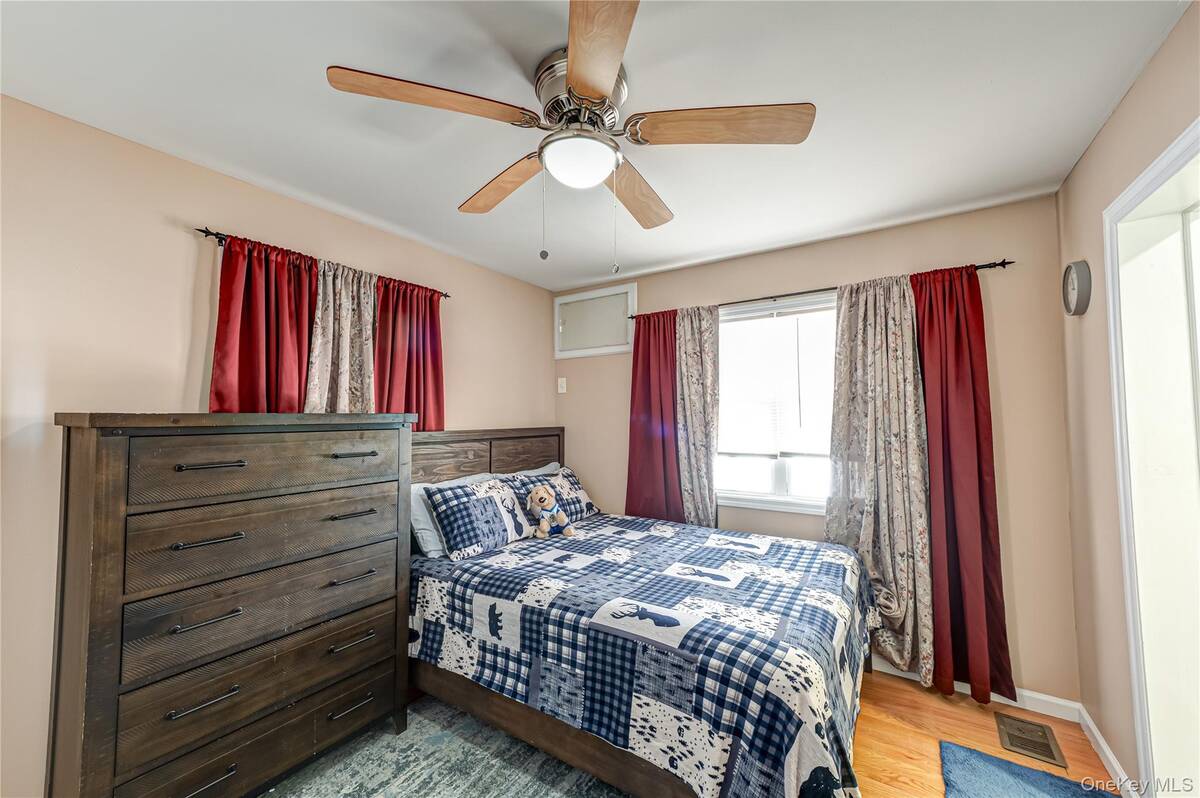 #14 photo, 4 Morgan Avenue, سوفولك Port Jefferson Station , NY 11776