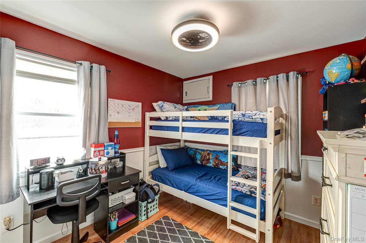 #17 photo, 4 Morgan Avenue, سوفولك Port Jefferson Station , NY 11776