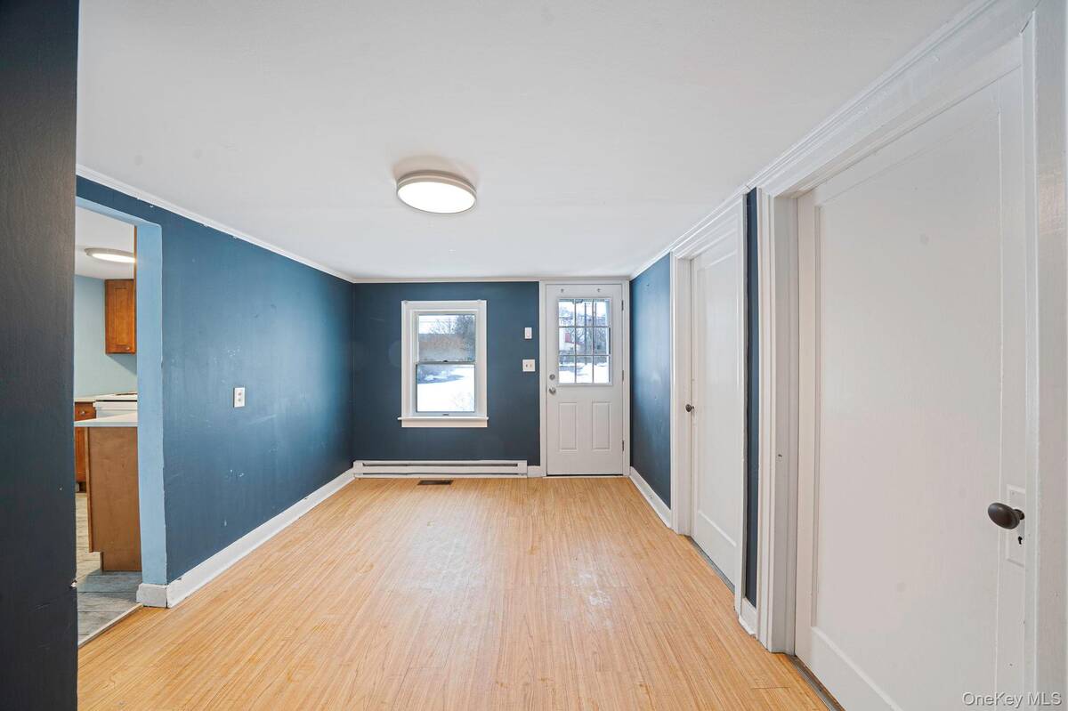 #5 photo, 1049 Woodcrest Avenue, Riverhead , NY 11901