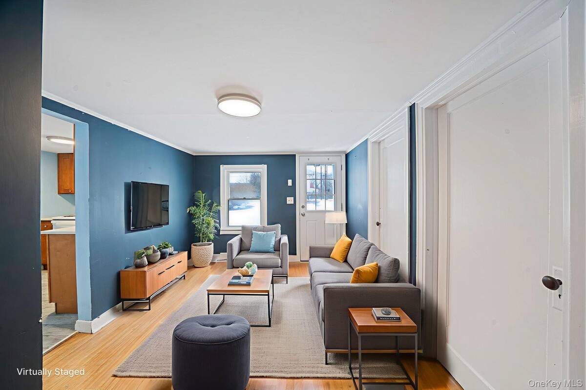 #6 photo, 1049 Woodcrest Avenue, Riverhead , NY 11901