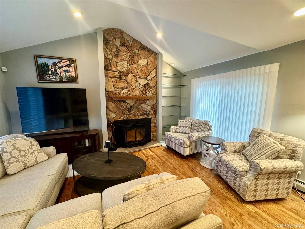 #10 photo, 42 Hearthstone Drive, Dix Hills , NY 11746