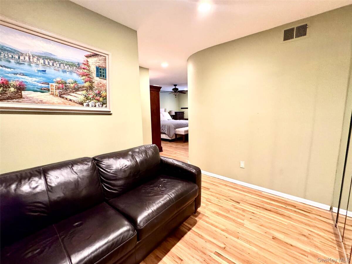 #21 photo, 42 Hearthstone Drive, Dix Hills , NY 11746