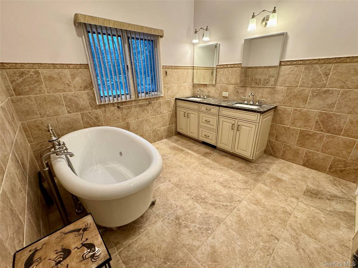 #22 photo, 42 Hearthstone Drive, Dix Hills , NY 11746