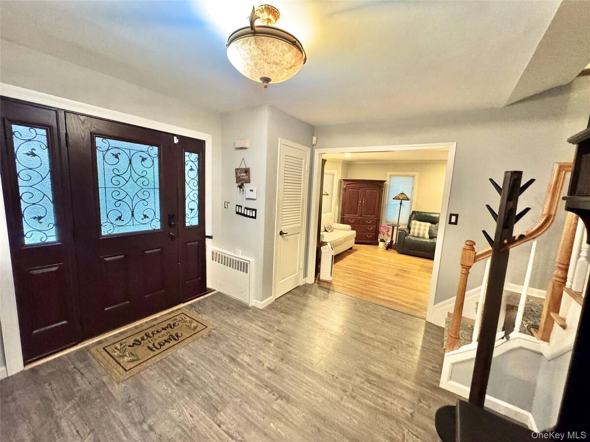 #3 photo, 42 Hearthstone Drive, Dix Hills , NY 11746