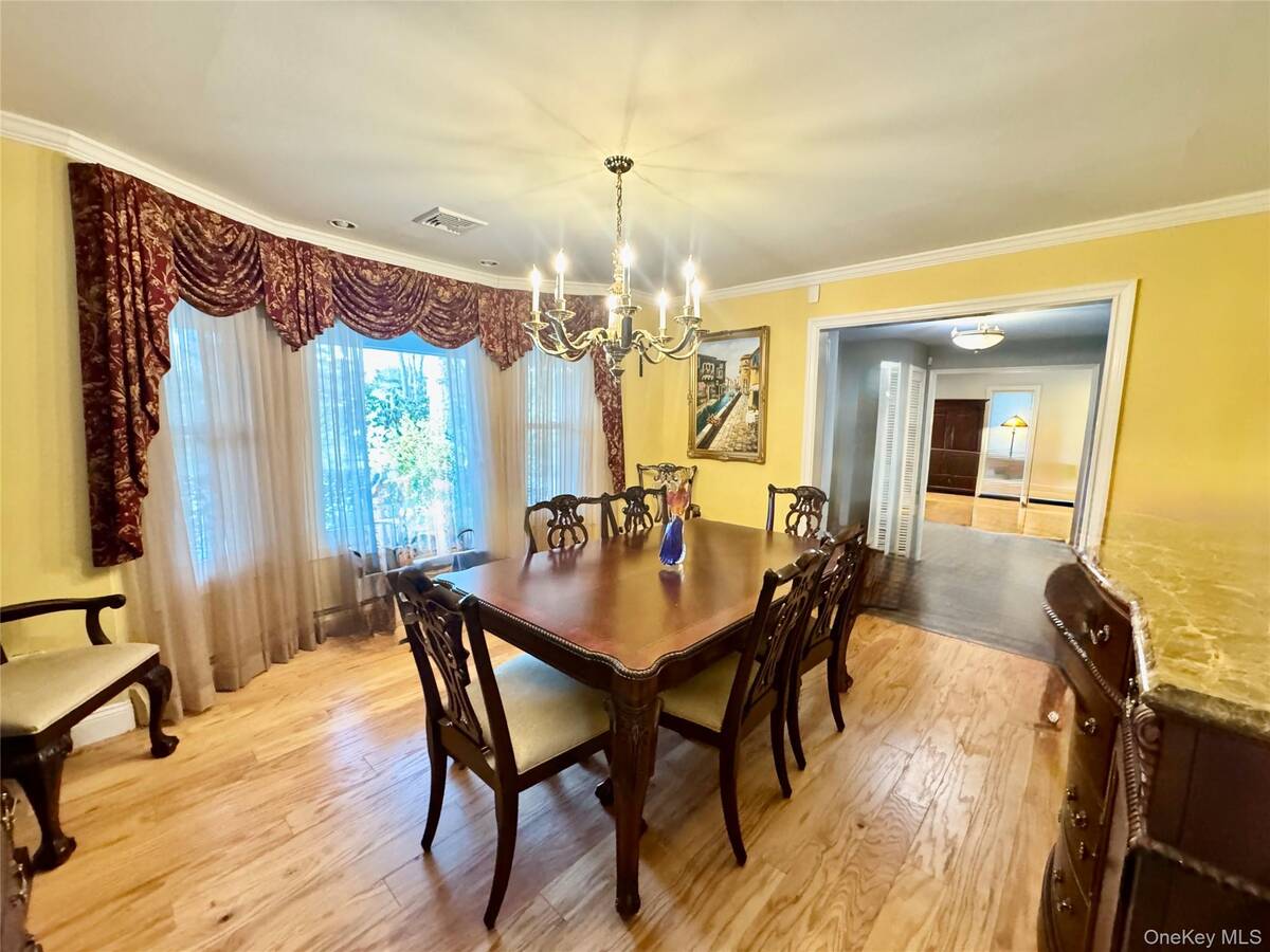 #4 photo, 42 Hearthstone Drive, Dix Hills , NY 11746