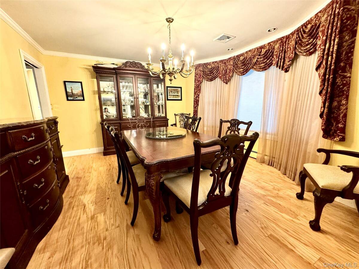 #5 photo, 42 Hearthstone Drive, Dix Hills , NY 11746