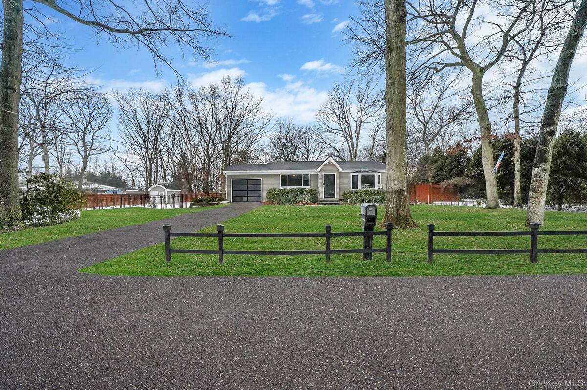 #1 photo, 100 Parkside Avenue, سوفولك Miller Place , NY 11764