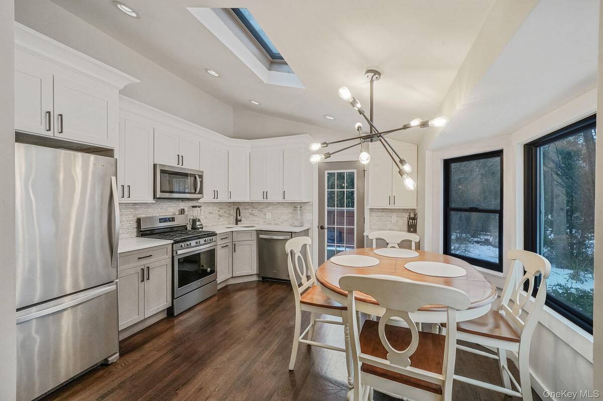 #11 photo, 100 Parkside Avenue, سوفولك Miller Place , NY 11764