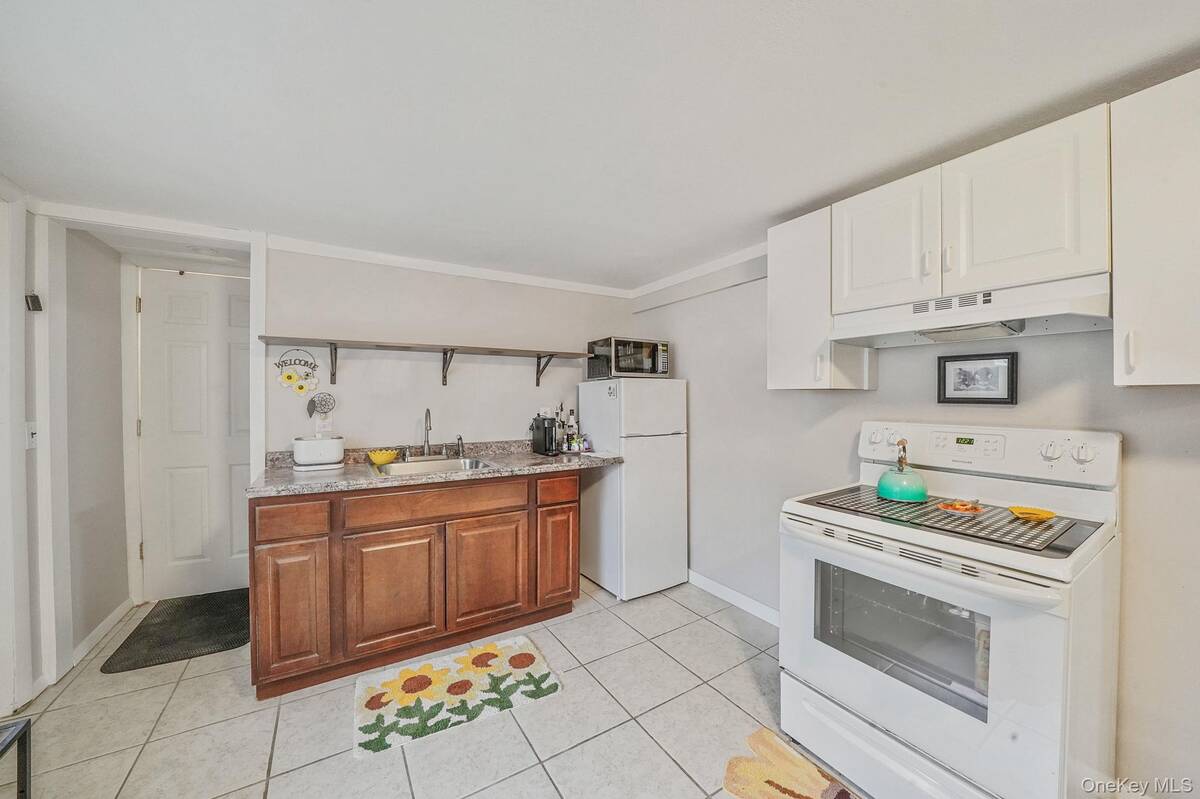 #21 photo, 100 Parkside Avenue, سوفولك Miller Place , NY 11764