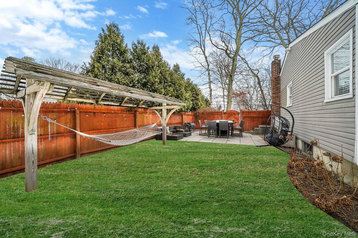 #28 photo, 100 Parkside Avenue, سوفولك Miller Place , NY 11764