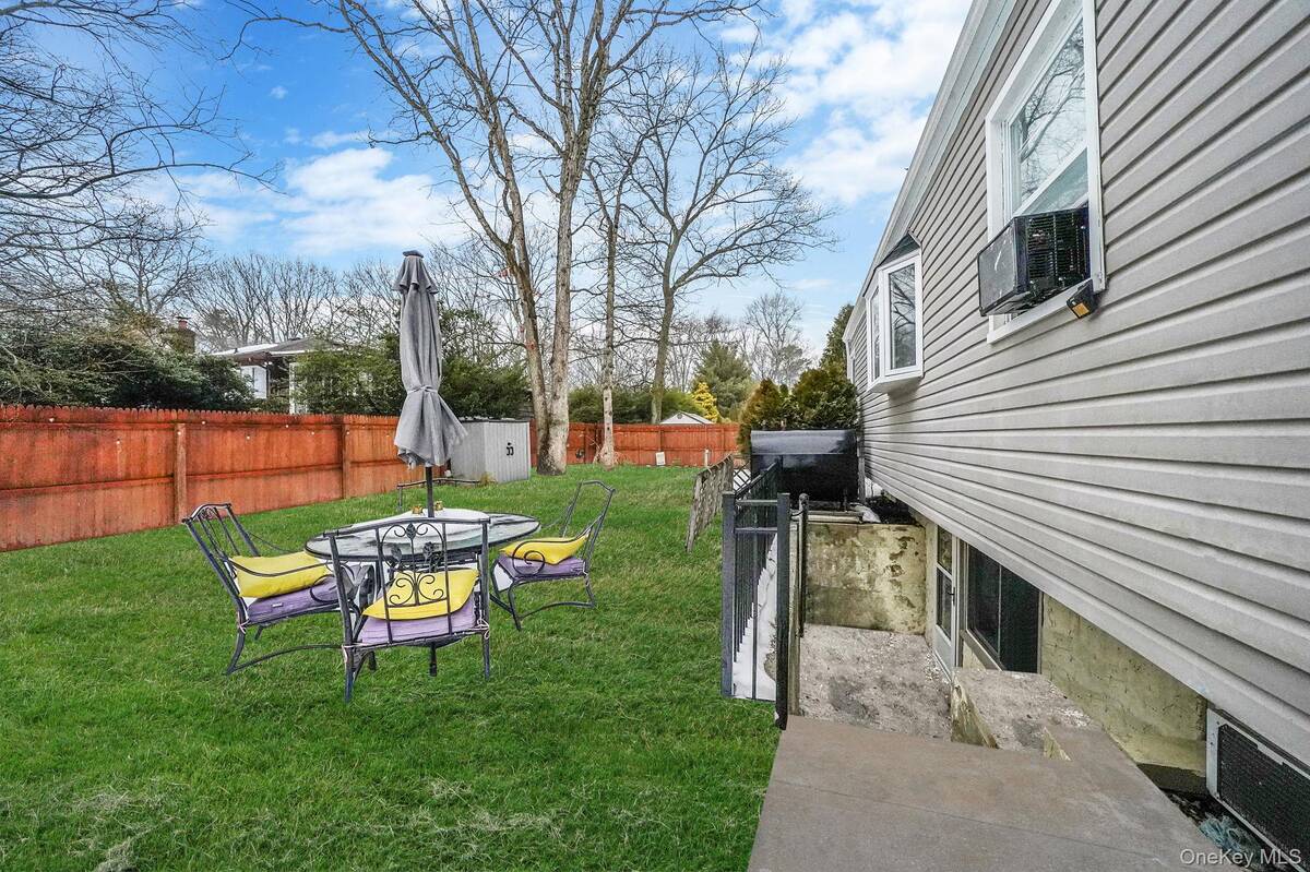 #30 photo, 100 Parkside Avenue, سوفولك Miller Place , NY 11764