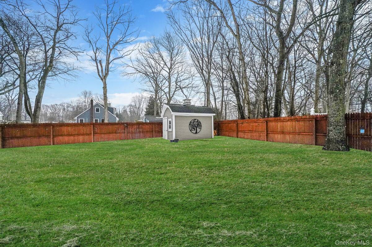 #32 photo, 100 Parkside Avenue, سوفولك Miller Place , NY 11764