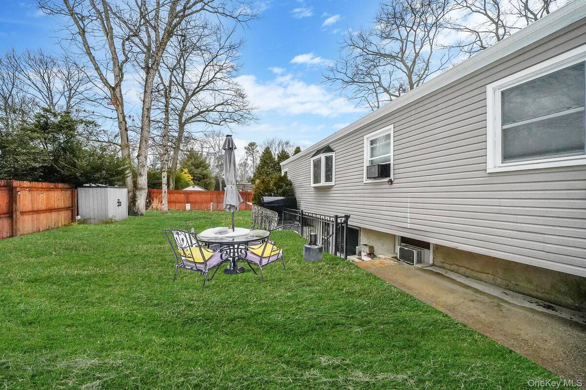 #33 photo, 100 Parkside Avenue, سوفولك Miller Place , NY 11764