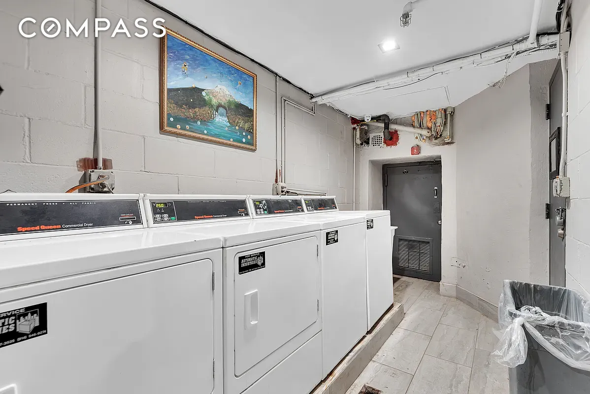 #5 photo, 643 9th Avenue, Hell's Kitchen , NY 10036