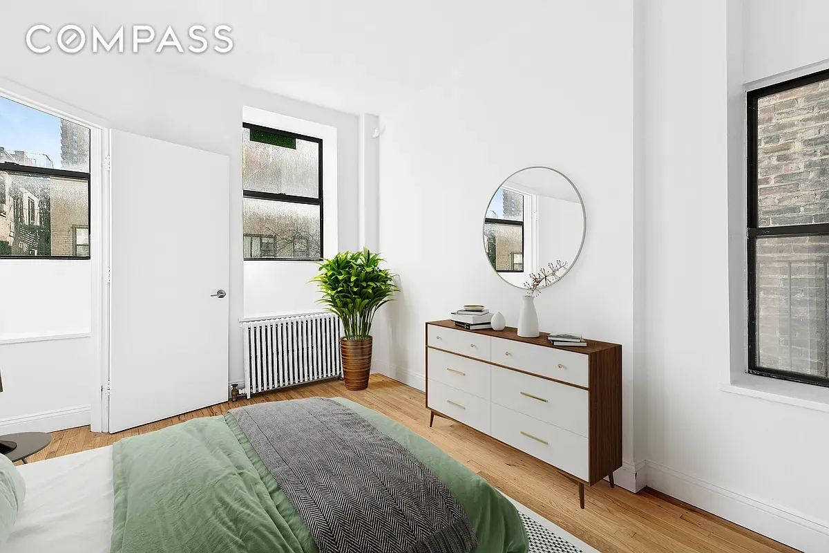 #3 photo, 643 9th Avenue, Hell's Kitchen , NY 10036