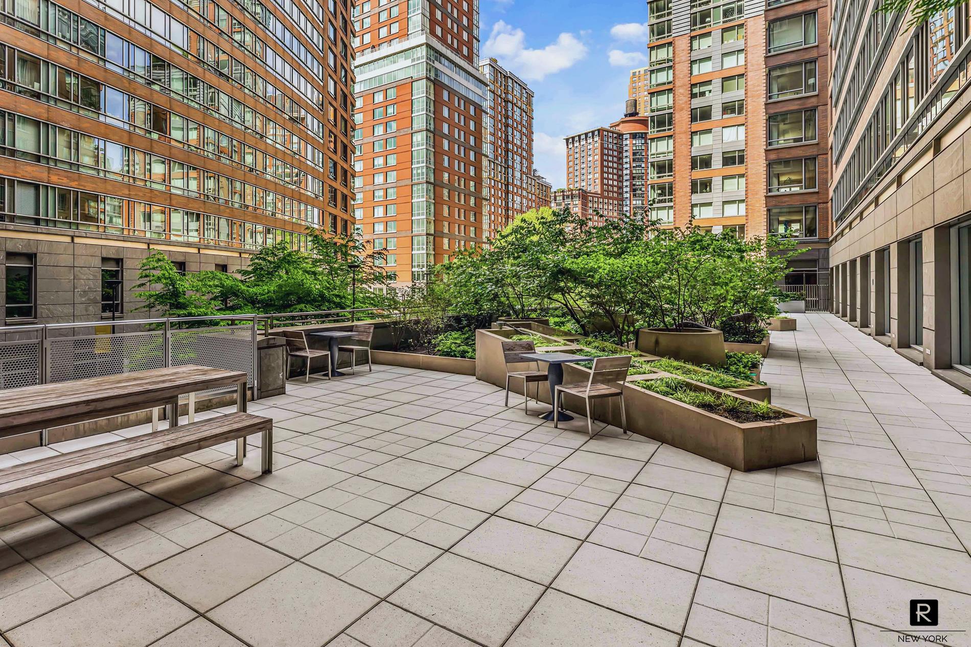 #19 photo, 2 River Terrace, Battery Park City , NY 10282